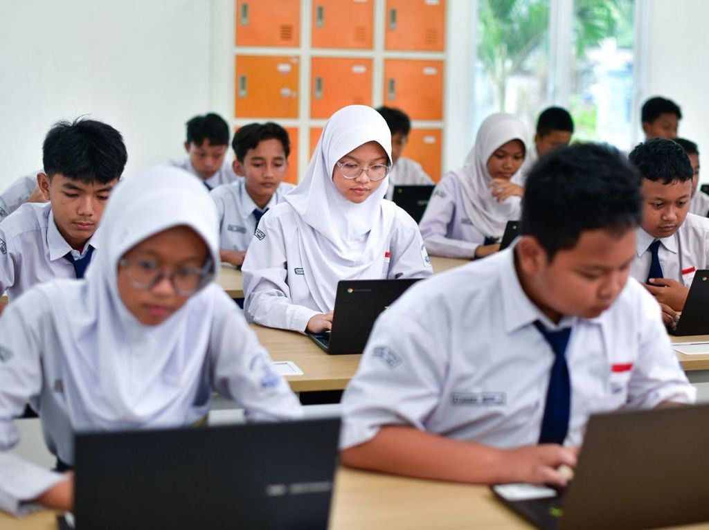 20 Contoh Soal TKA SMA Bahasa Indonesia, Ada Jawaban Plus Pembahasan!